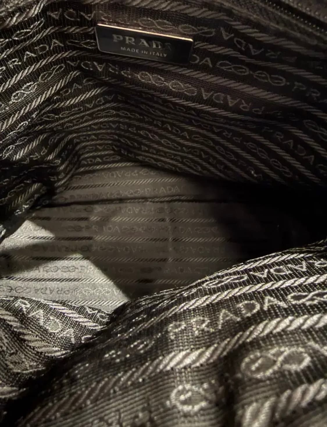 정품 프라다 포코노 나일론 토트백 블랙 상품이미지6