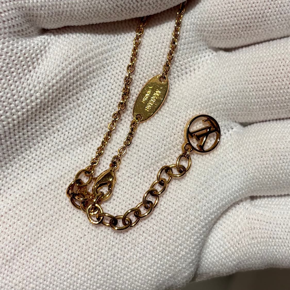 A+ / OS 루이비통 에센셜 V 진주 목걸이 골드 상품이미지4