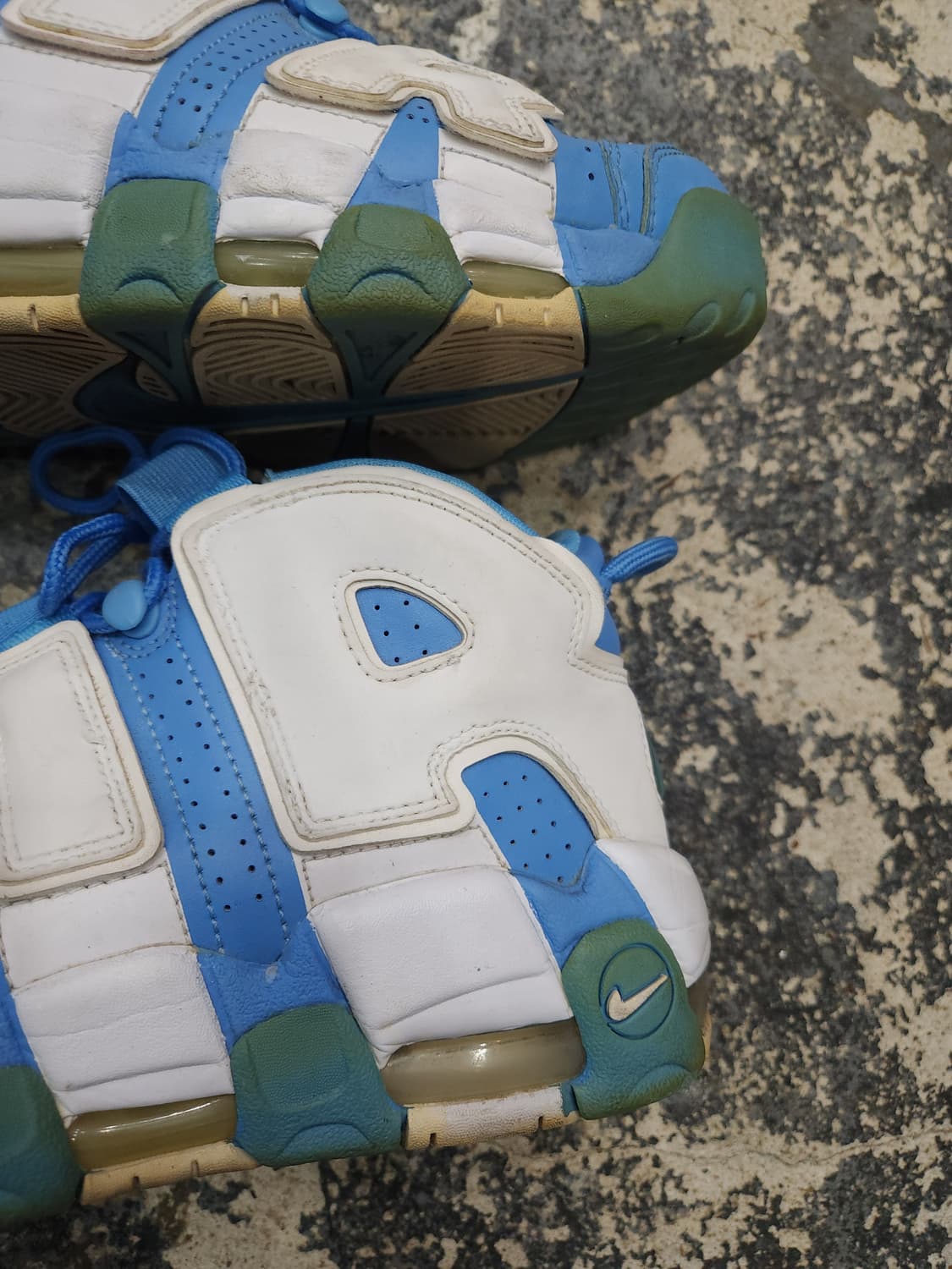 나이키 에어모어 업템포 유니버시티블루 255

 상품이미지2