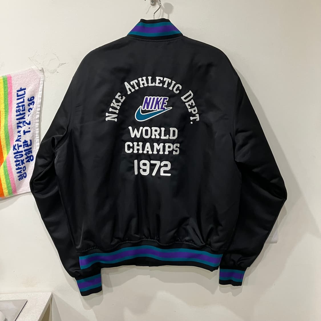 316 나이키 덕아웃 루즈 누빔 사틴 바시티 스타디움 자켓 상품이미지2