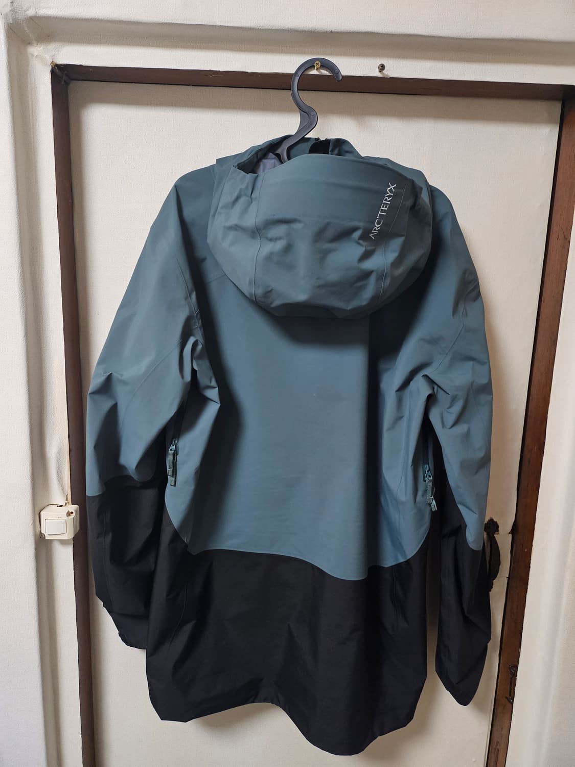 아크테릭스 고어텍스 Rush Jacket L 상품이미지2