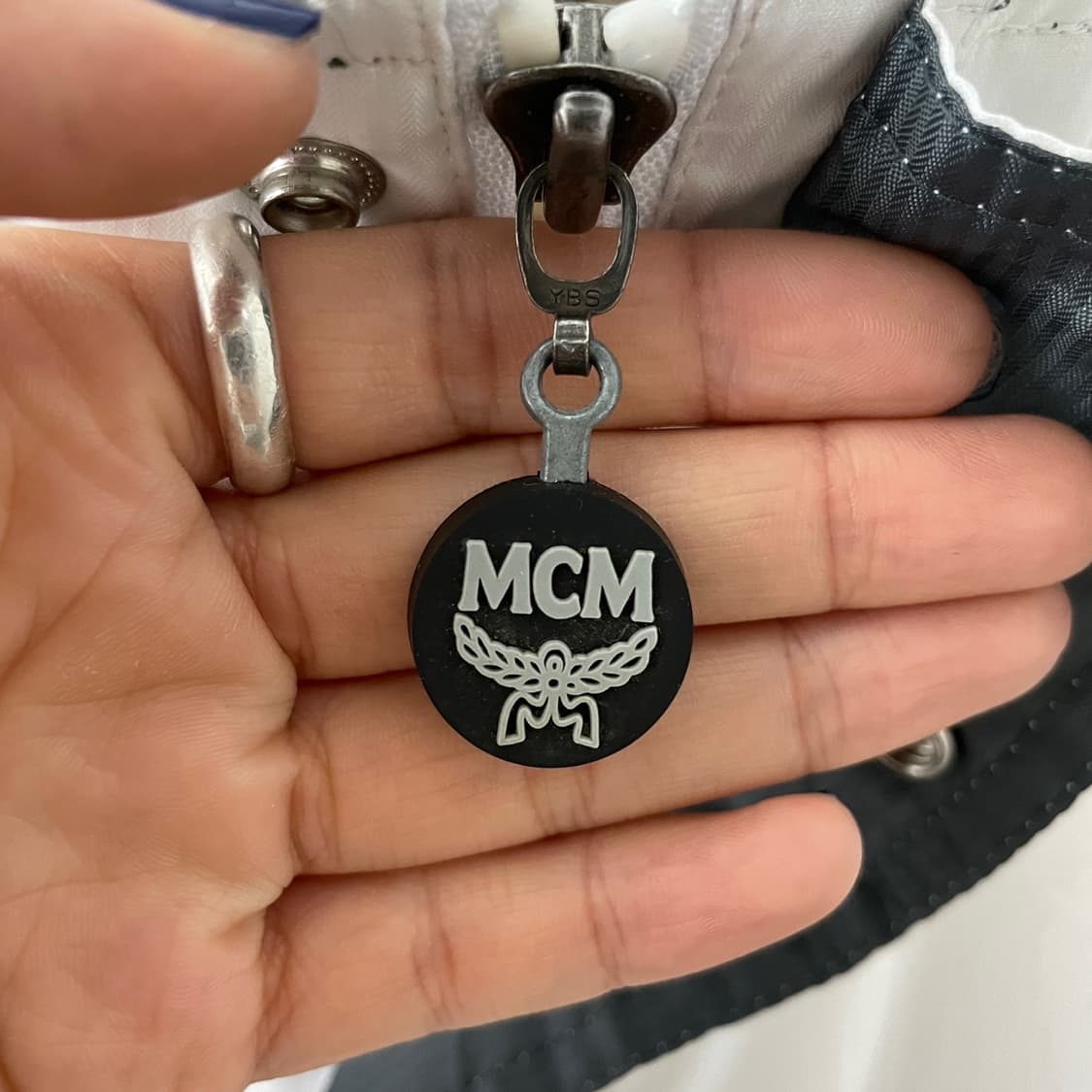 MCM 화이트 빅로고 윈드자켓 상품이미지7