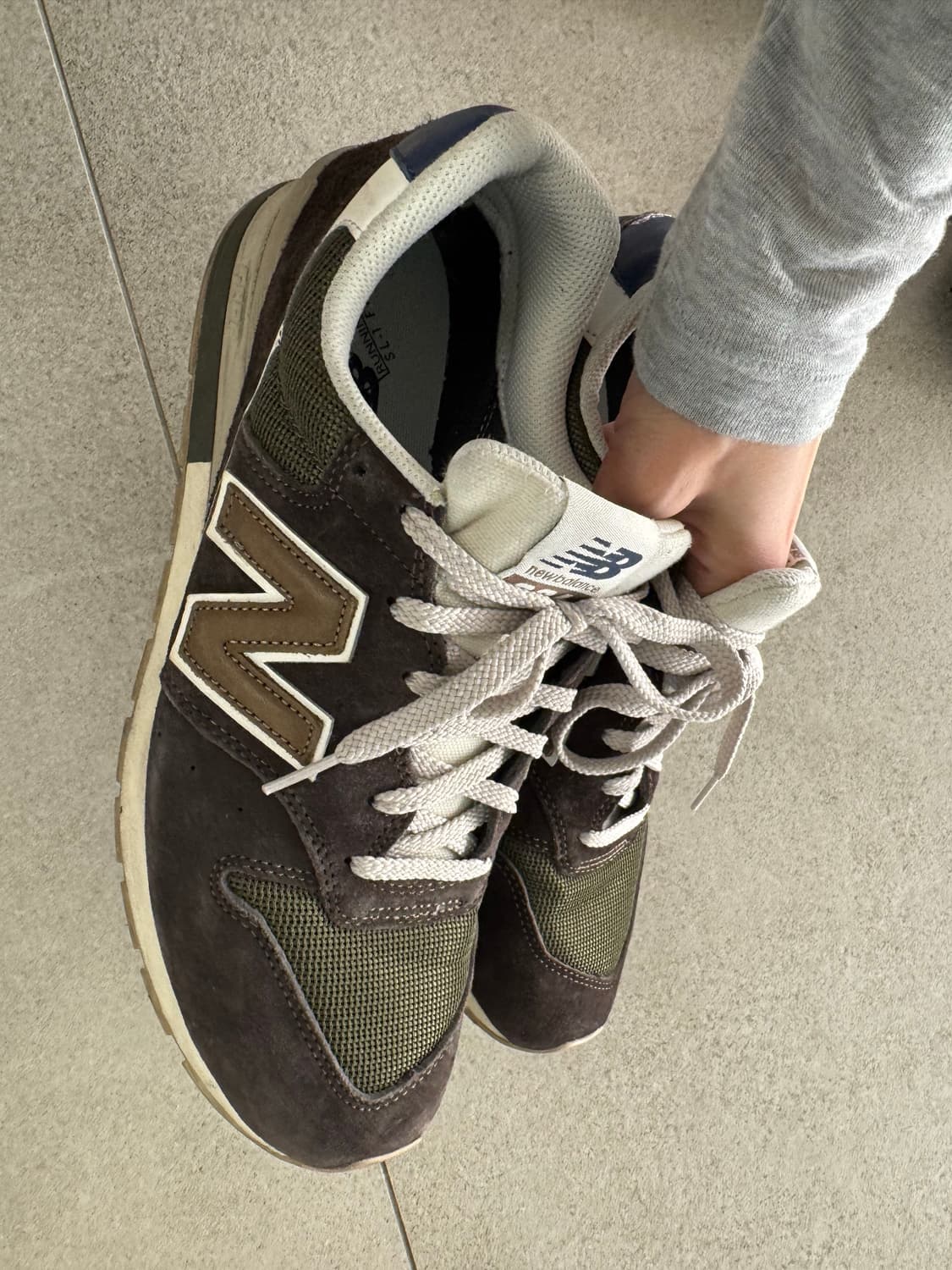 뉴발란스 996 브라운 카키 운동화 사이즈 us10 상품이미지2