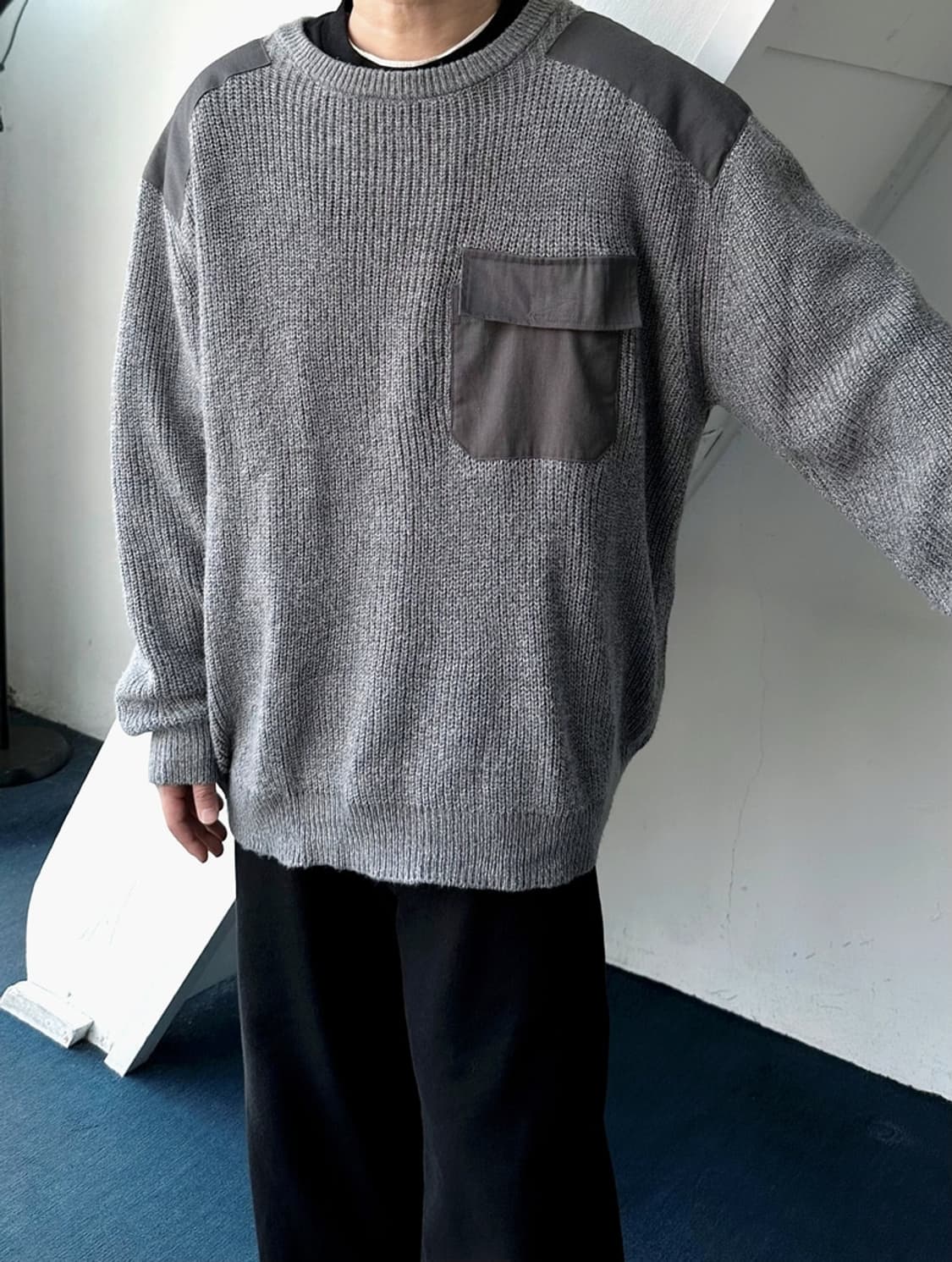 Patch design over knit P/O 상품이미지8