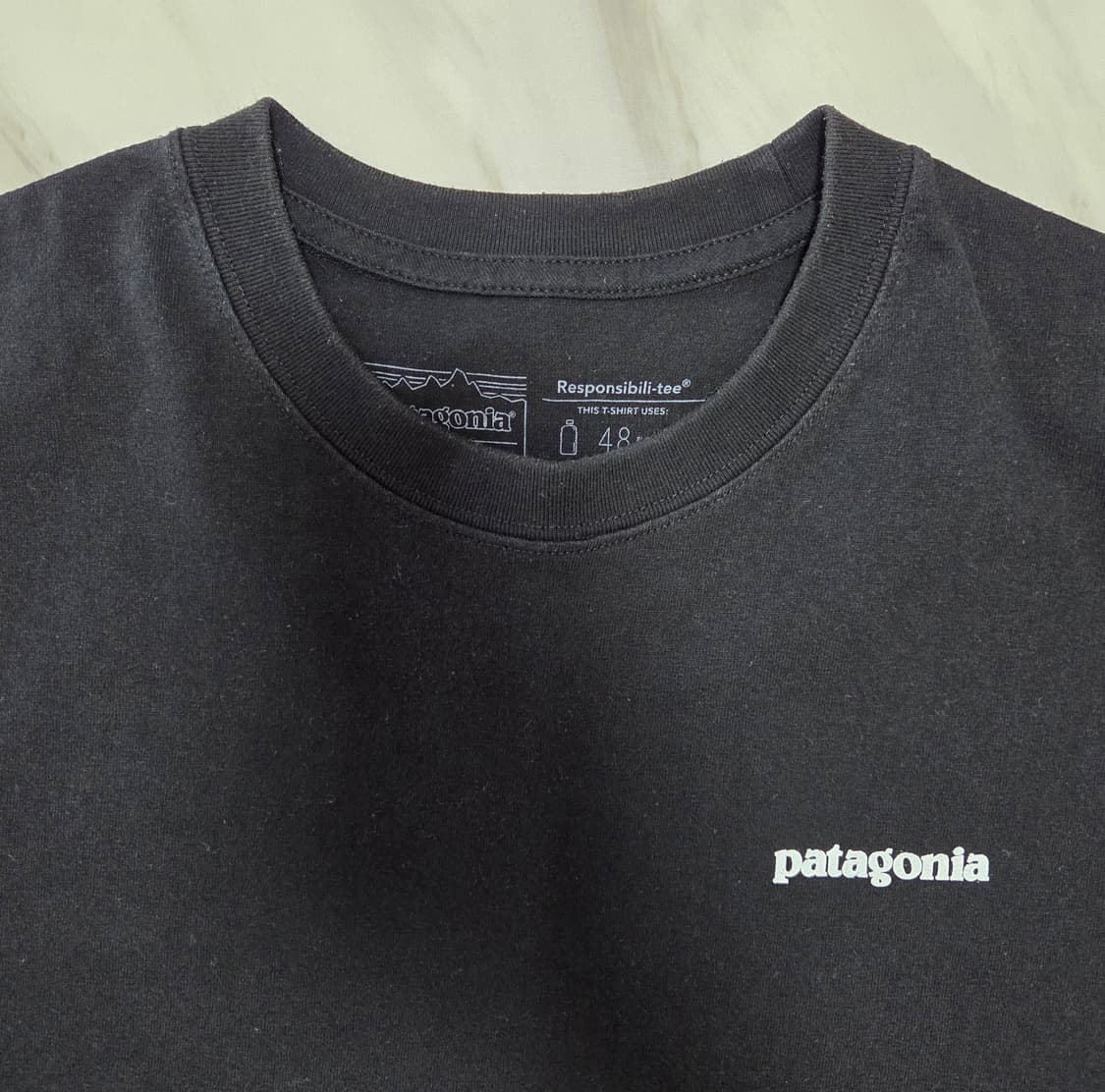 파타고니아 블랙 프린트 반팔 티셔츠  상품이미지4
