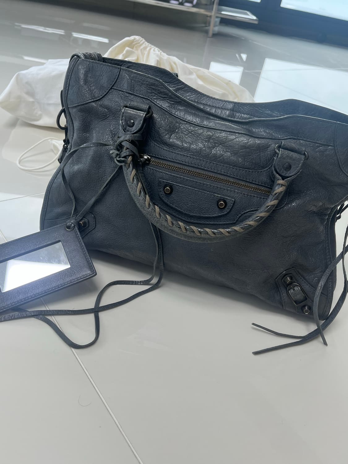 발렌시아가 모터백 미디움 다크그레이  상품이미지4