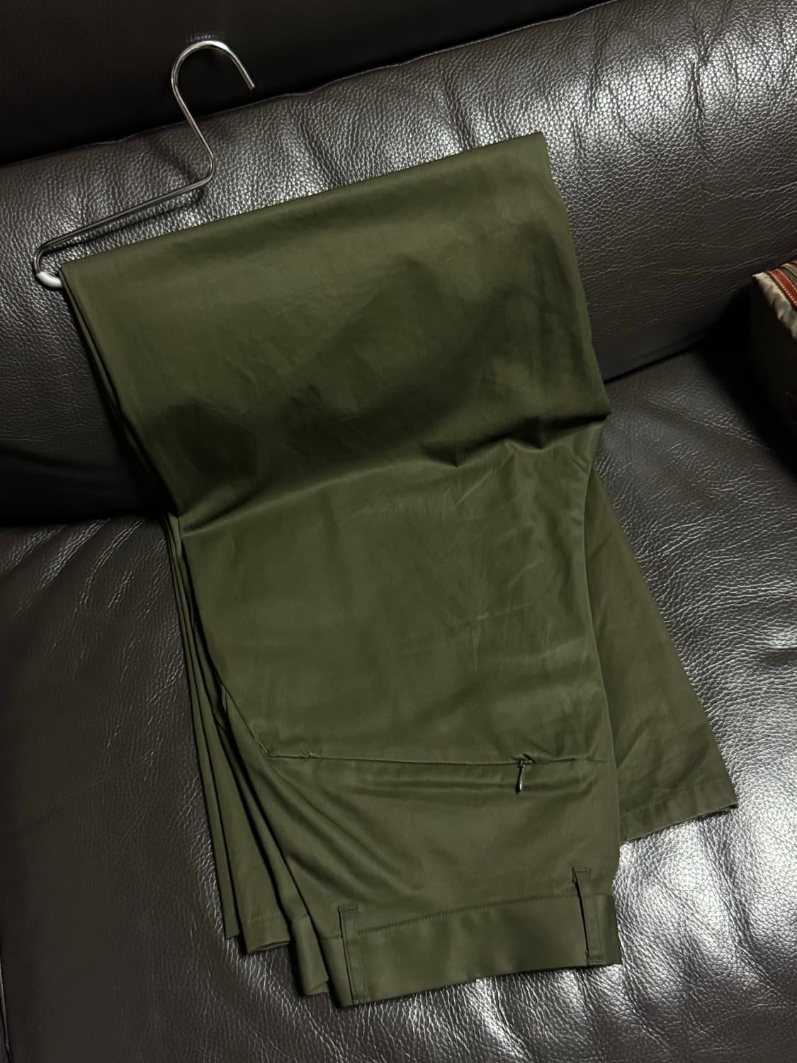 뷰자데 ISAAC TECH CHINO PANTS 카키 상품이미지3