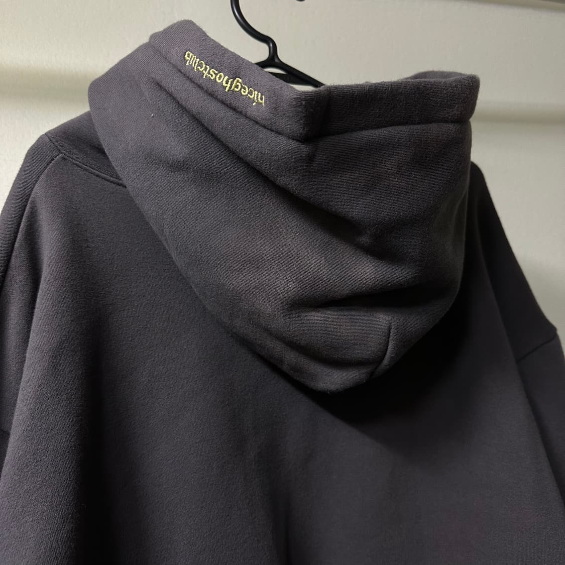 나이트고스트클럽 차콜 후드티 상품이미지3