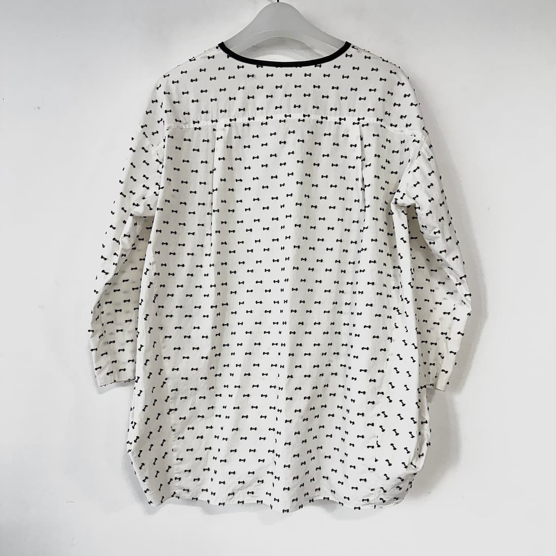 르베이지 도트 자수 티블라우스 상품이미지4