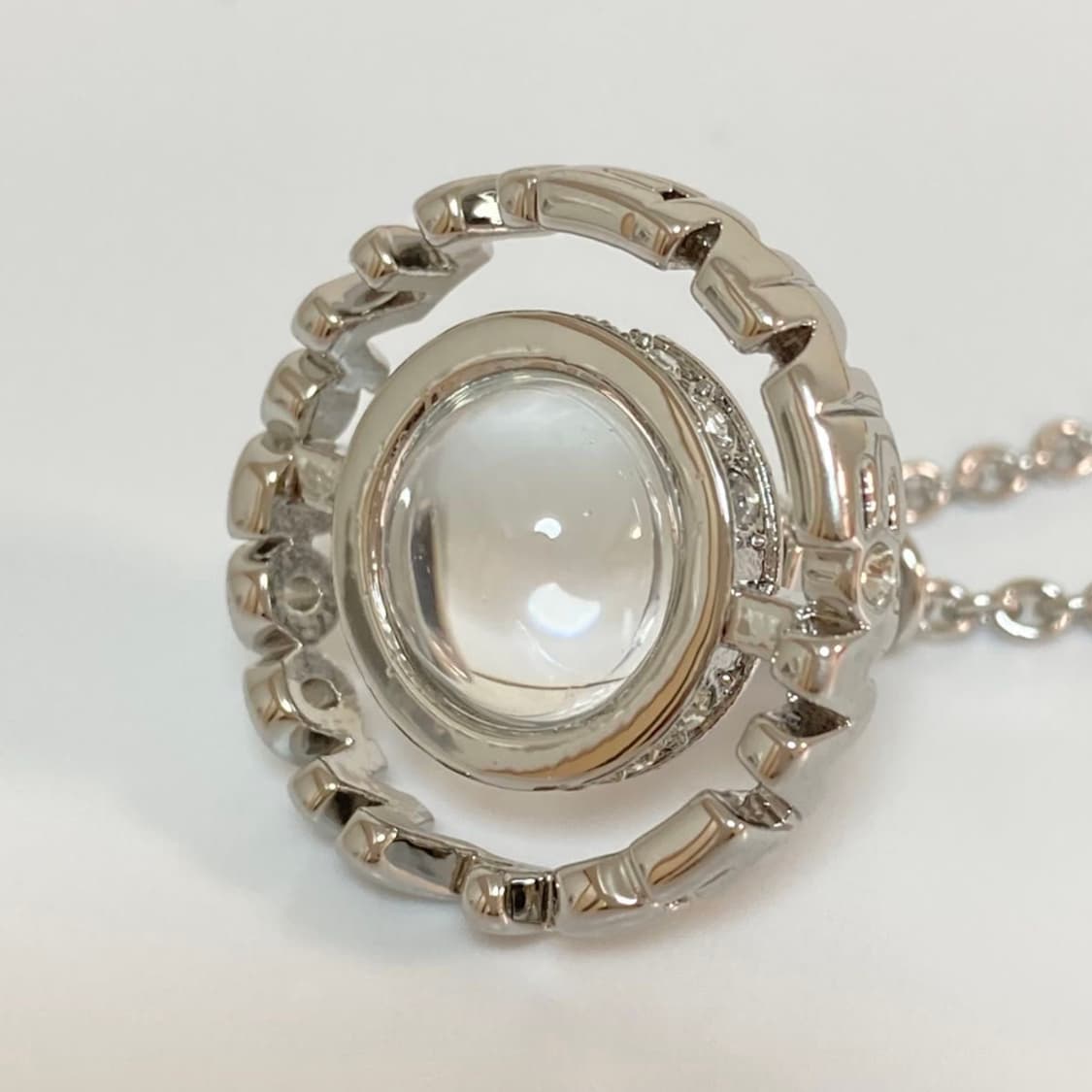 비비안웨스트우드 아카이브 화이트 크리스탈 레터링 orb 팬던트 목걸이 상품이미지2