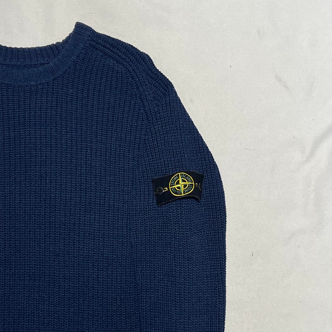 L 스톤아일랜드 와펜 패치 네이비 크루넥 니트 상품이미지1