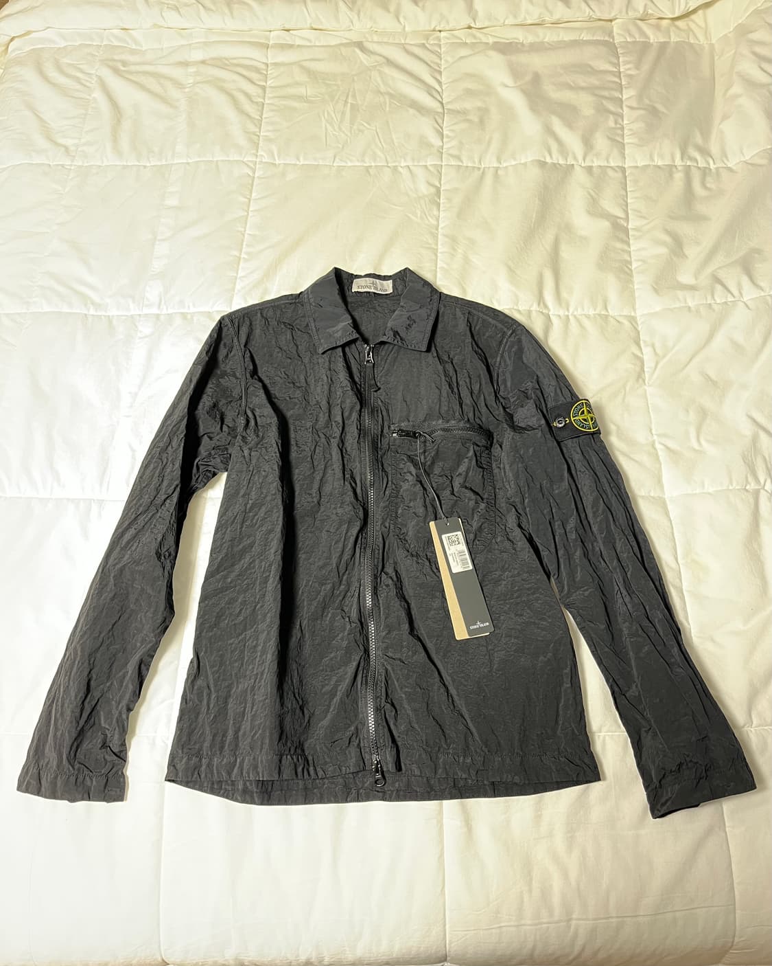 스톤아일랜드 나일론 오버셔츠 s사이즈 판매합니다! 상품이미지1