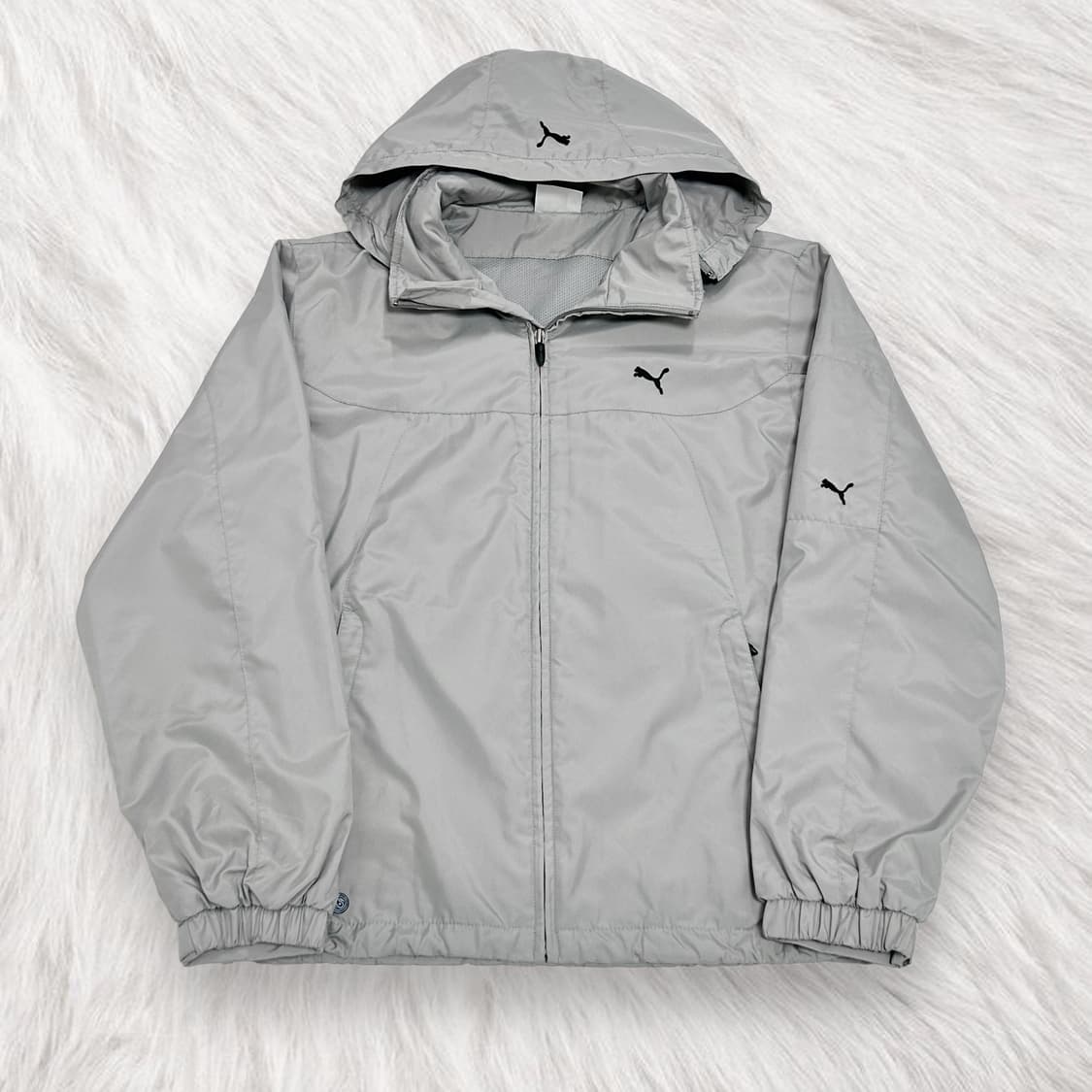 푸마 자수로고 그레이 바람막이 상품이미지4