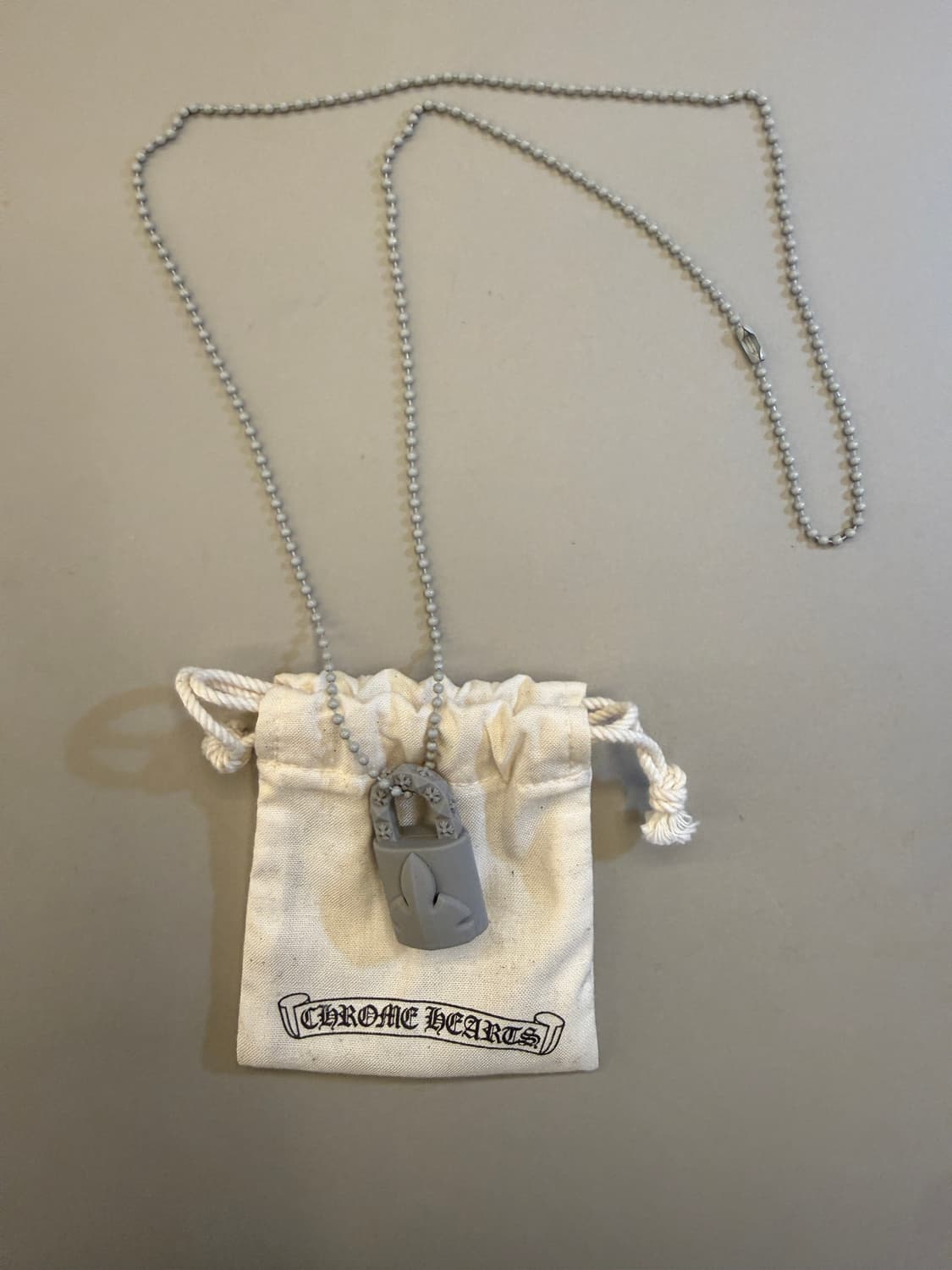 크롬하츠 실리크롬 CH 패드락 플로니 팬던트 그레이 판매합니다! 상품이미지2