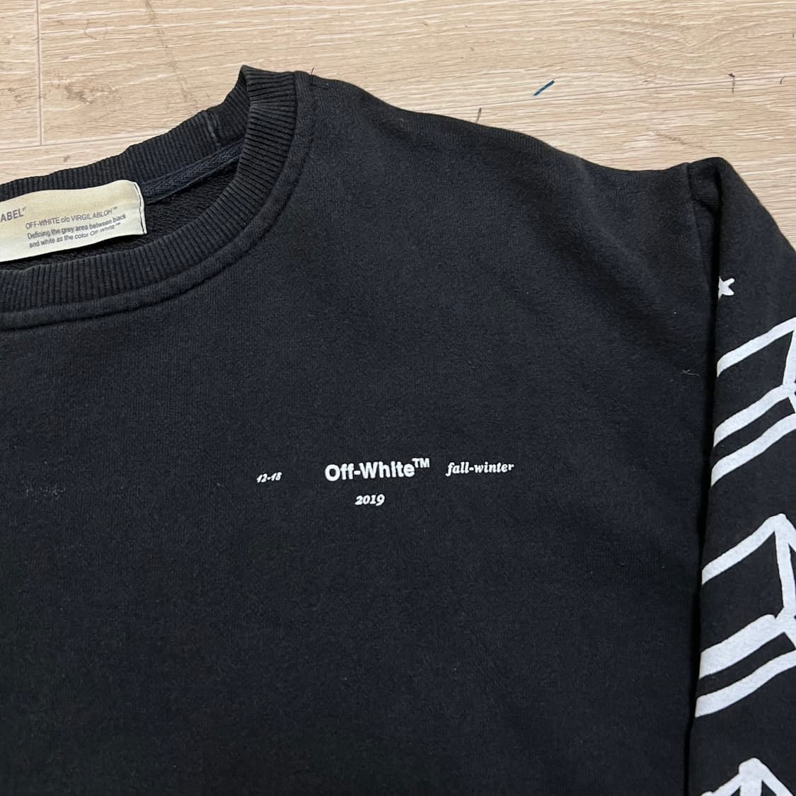 오프화이트 애로우 로고 프린팅 맨투맨 [블랙] M/95 상품이미지4