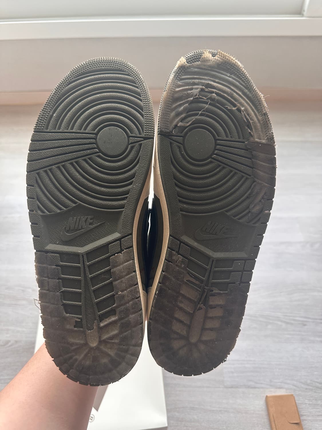 트래비스스캇 조던 리버스 올리브 상품이미지5