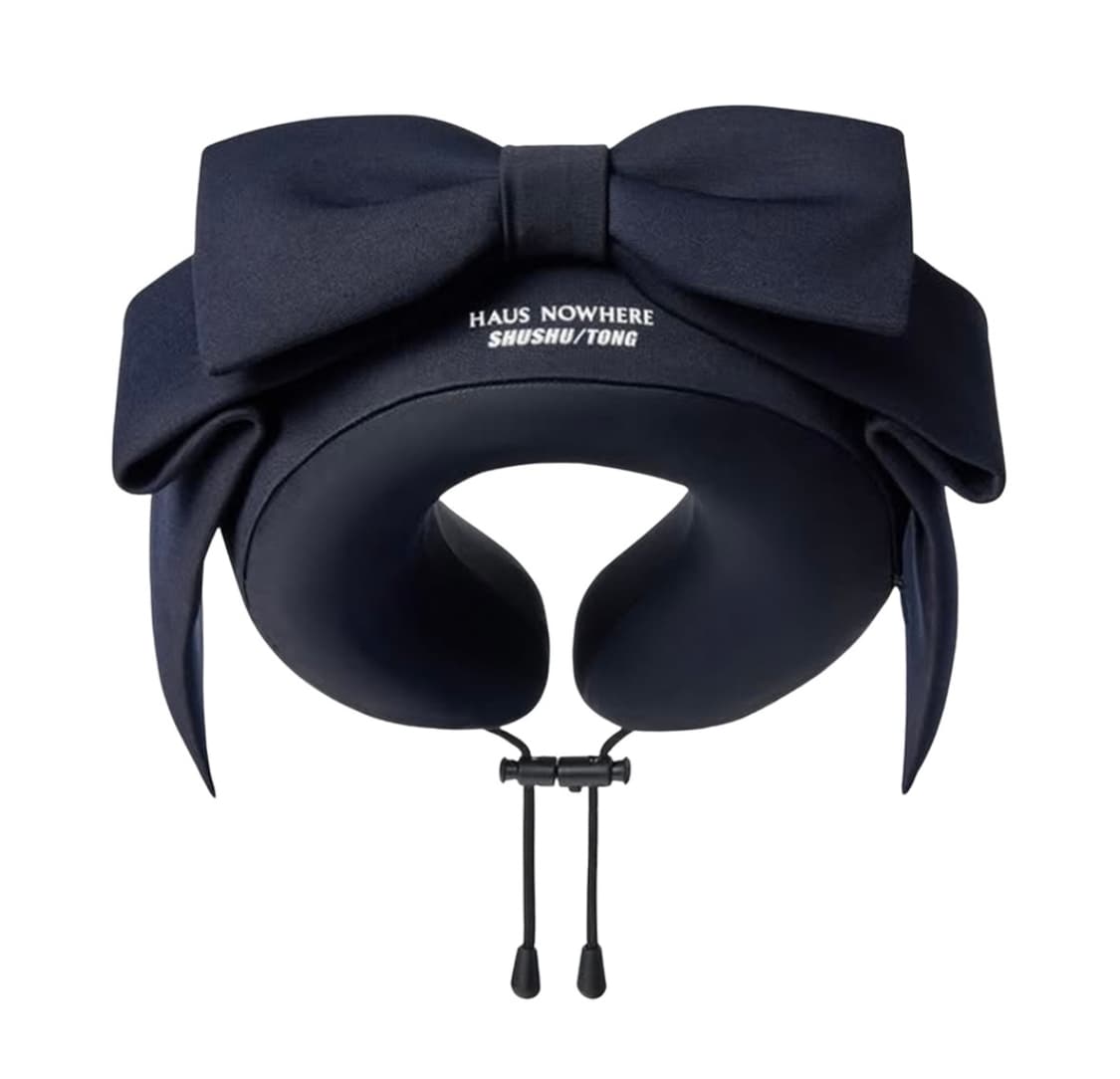 하우스 노웨어 x 슈슈통 리본 넥 필로우 네이비블루 상품이미지1