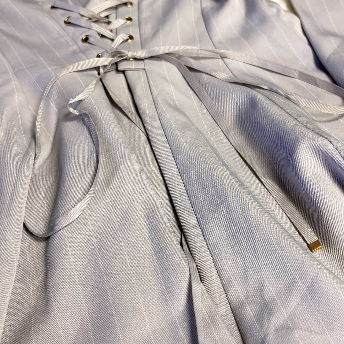 (이체시에눌) 시크릿허니 양산형 레이스 리본 진주 단추 포인트 블라우스 상품이미지3