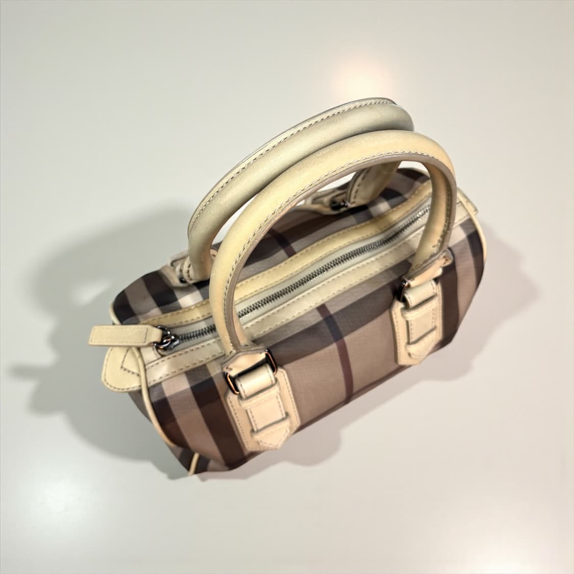 버버리 스모크 체크코팅 체스터 토트백 상품이미지5