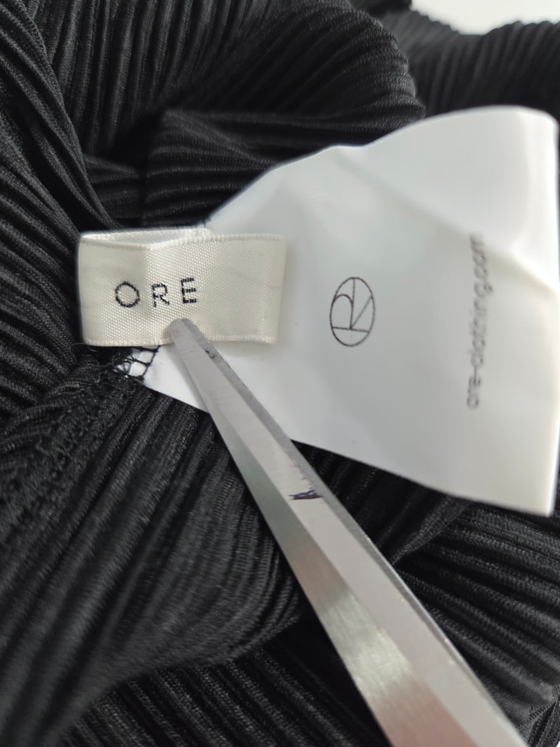 ORE 오어 블랙 플리츠 반팔 티셔츠 상품이미지5