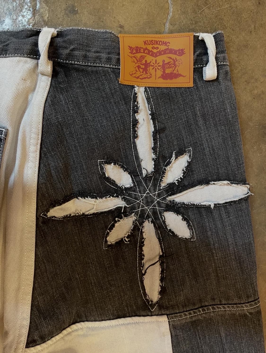 쿠시코그 Kusikohc floral detail jeans 상품이미지4