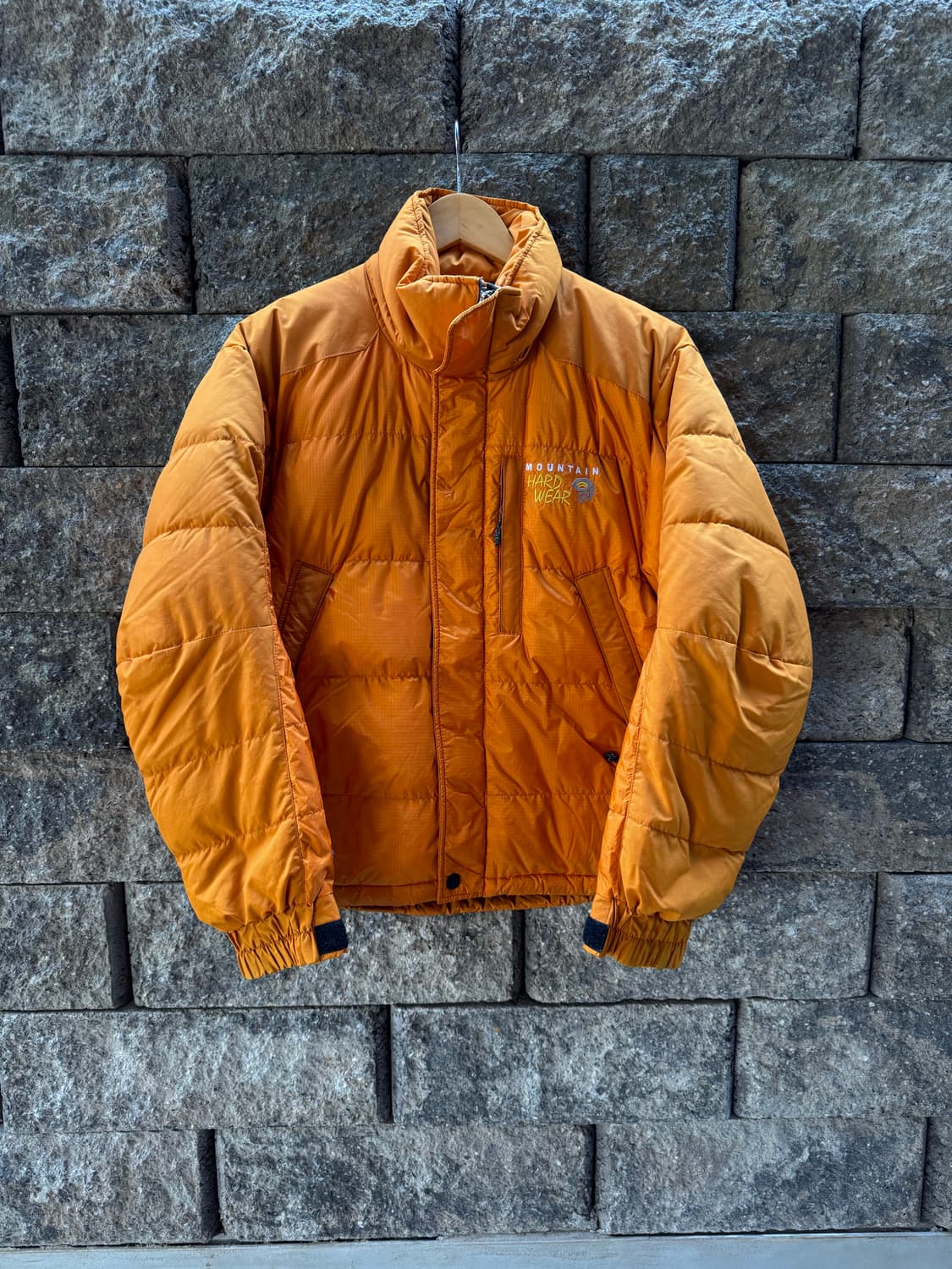 마운틴 하드웨어 다운 패딩 상품이미지1