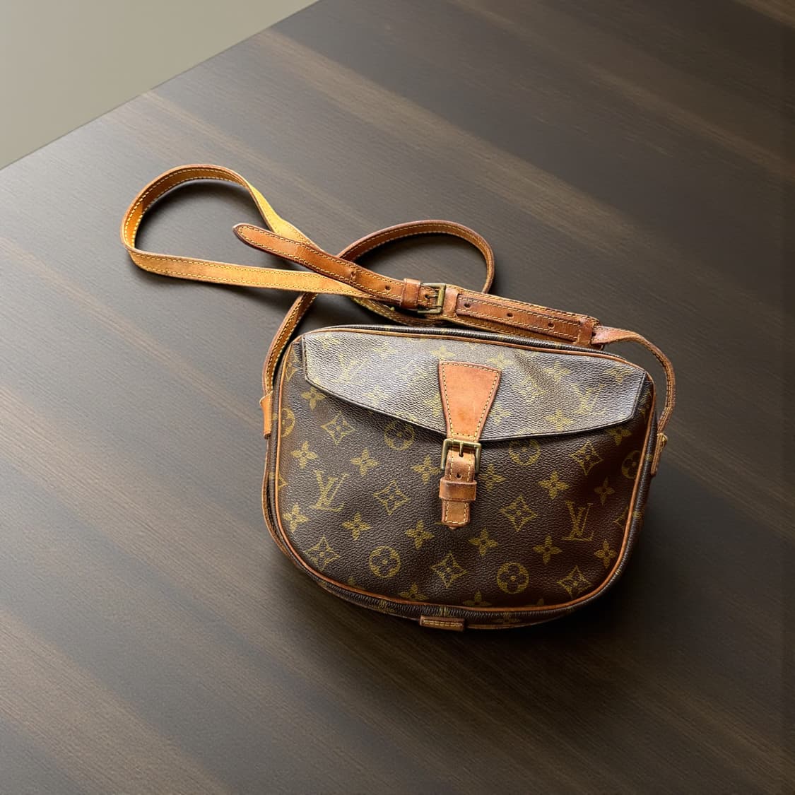 루이비통 모노그램 다미에 젠느빌 반달 크로스백 상품이미지2