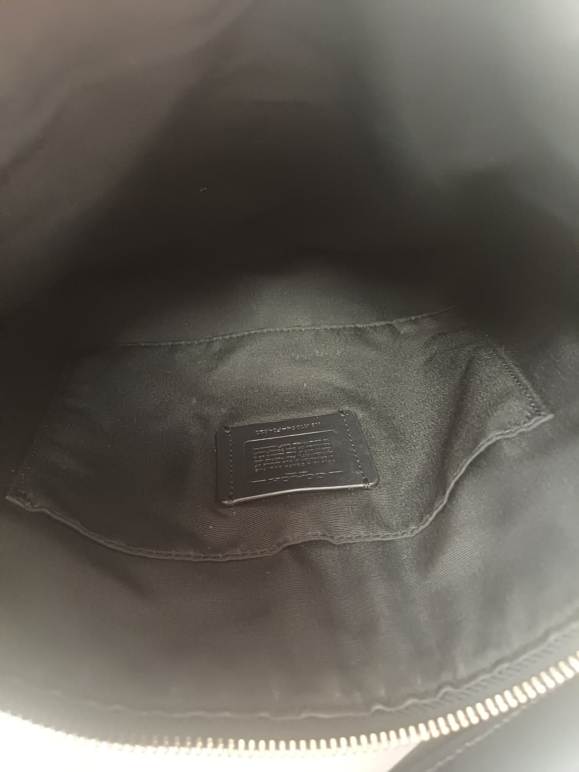 COACH 코치 에비 페블 레더 파일백 (Black)  상품이미지10