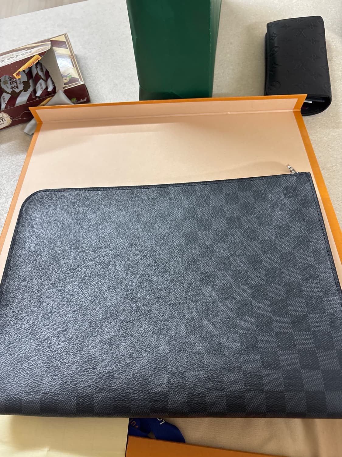 루이비통 포쉐트 주르 GM 다미에 클러치 판매합니다. 상품이미지2