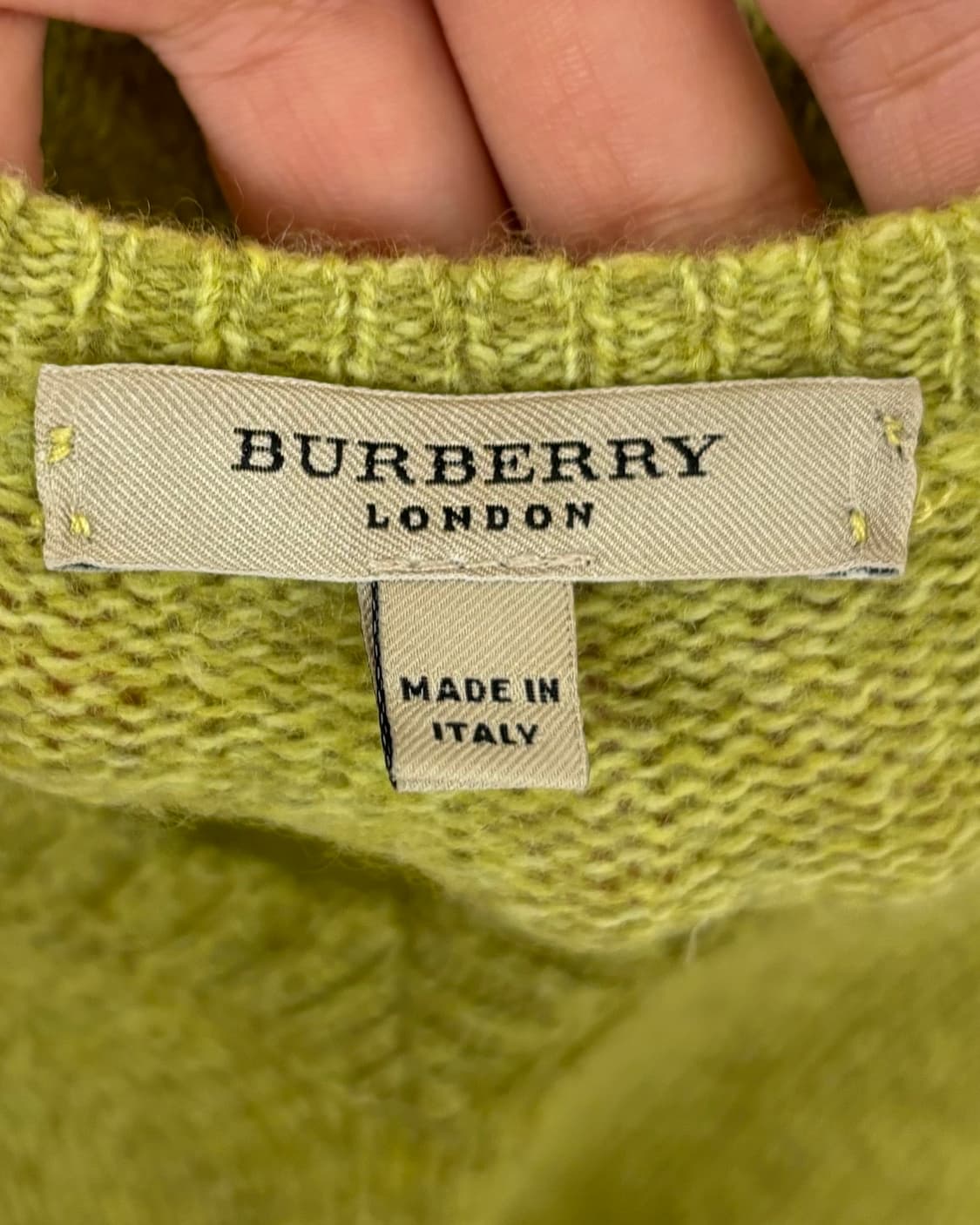 버버리 라임 그린 브이넥 니트 상품이미지7