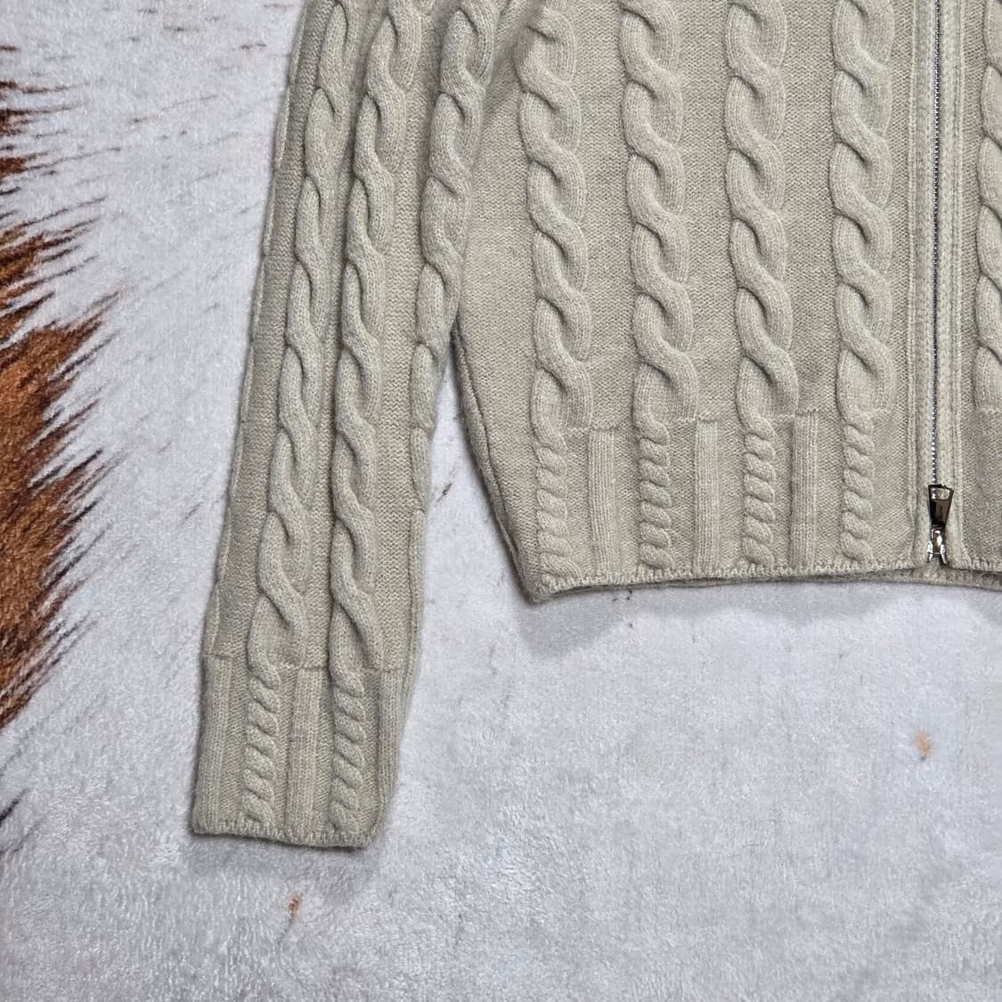 베이지 투웨이 하이넥 꽈배기 니트 집업 상품이미지3