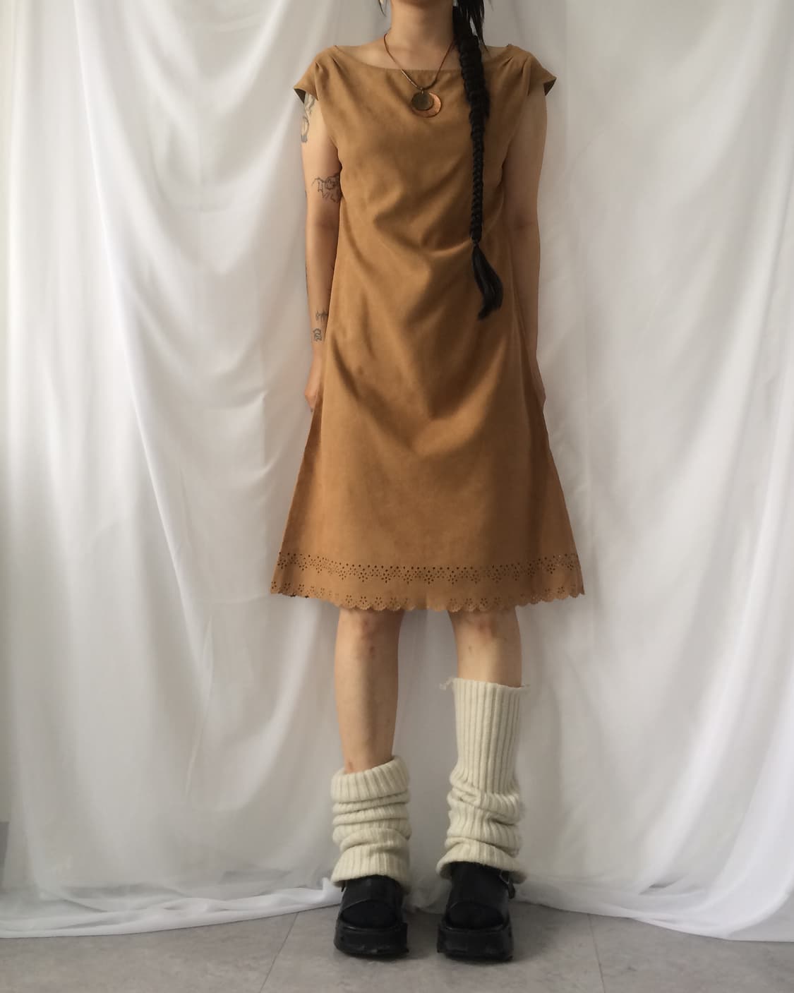 Punching point suede onepiece 상품이미지1