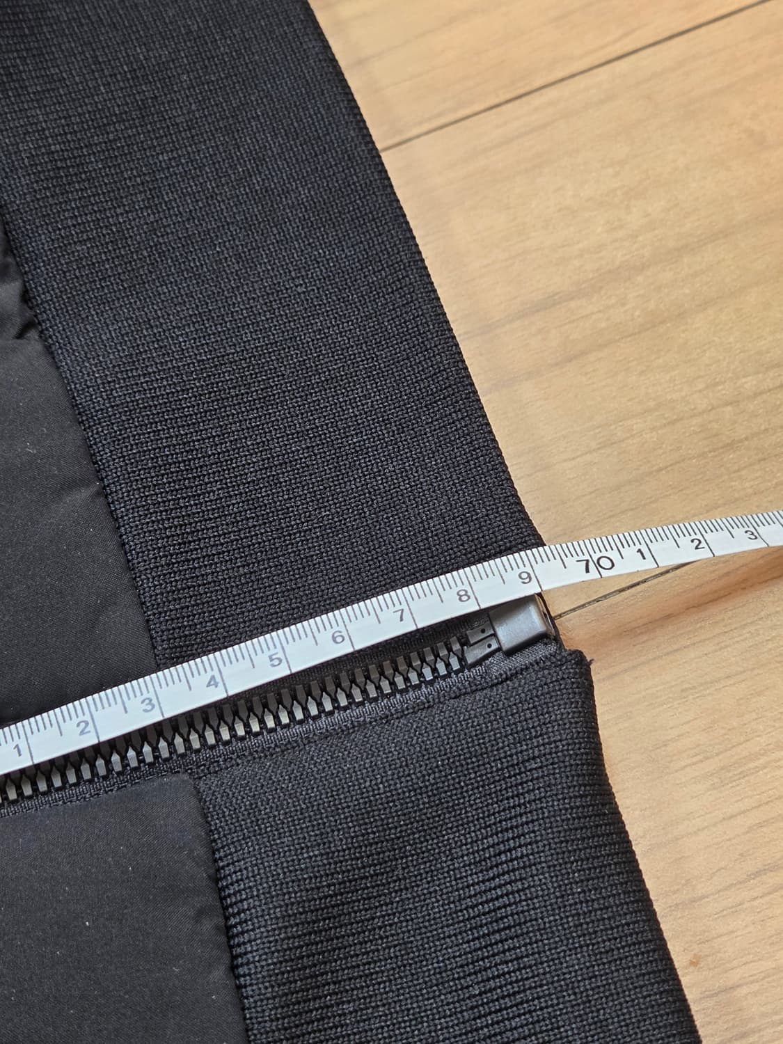 아다바트 남성 니트 패딩 점퍼 105사이즈입니다. 몸통은 패딩으로 되어있 상품이미지3