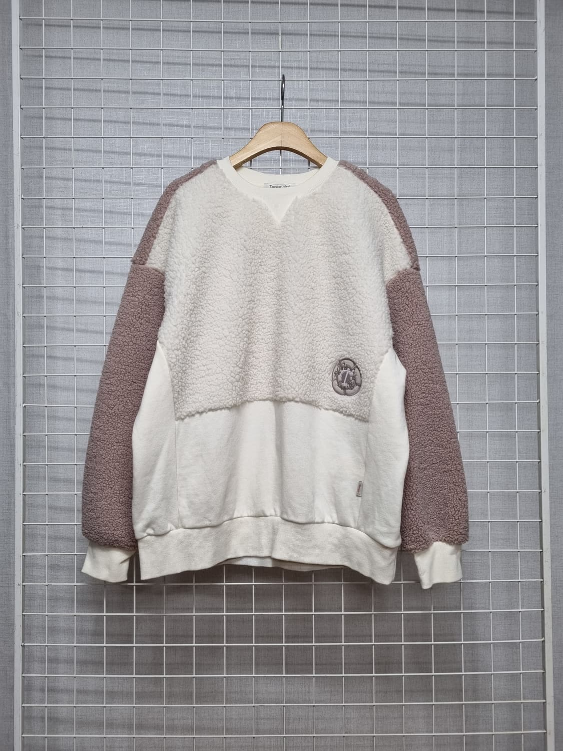 (택포)  써스데이아일랜드 뽀글이 맨투맨 상품이미지1