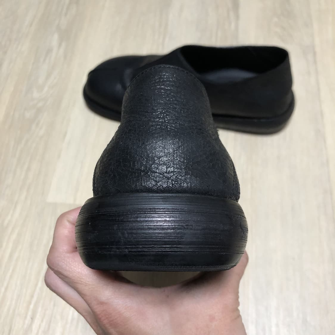 (250) 인사일런스 INSILENCE 크랙 레더 클로그 블랙  상품이미지2