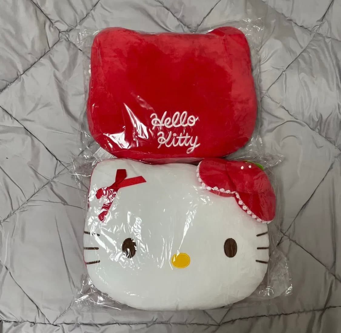 헬로키티 딸기 얼굴쿠션 (37cm) 상품이미지1