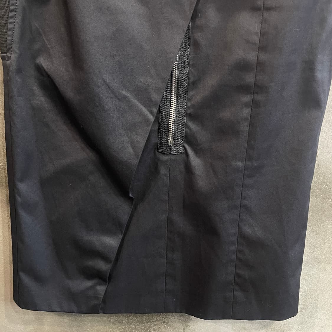 닐 바렛 랩 실루엣 프론트 집 스커트 상품이미지6