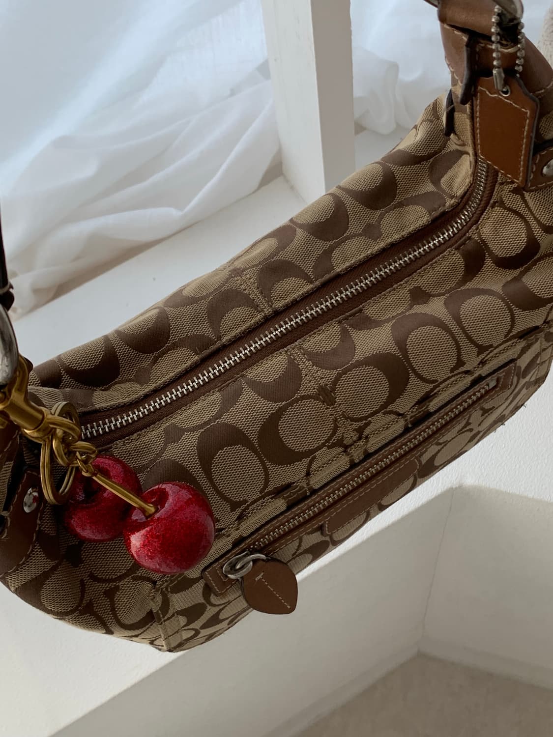 Coach Signature Medium Shoulder Brown 🤎 상품이미지7