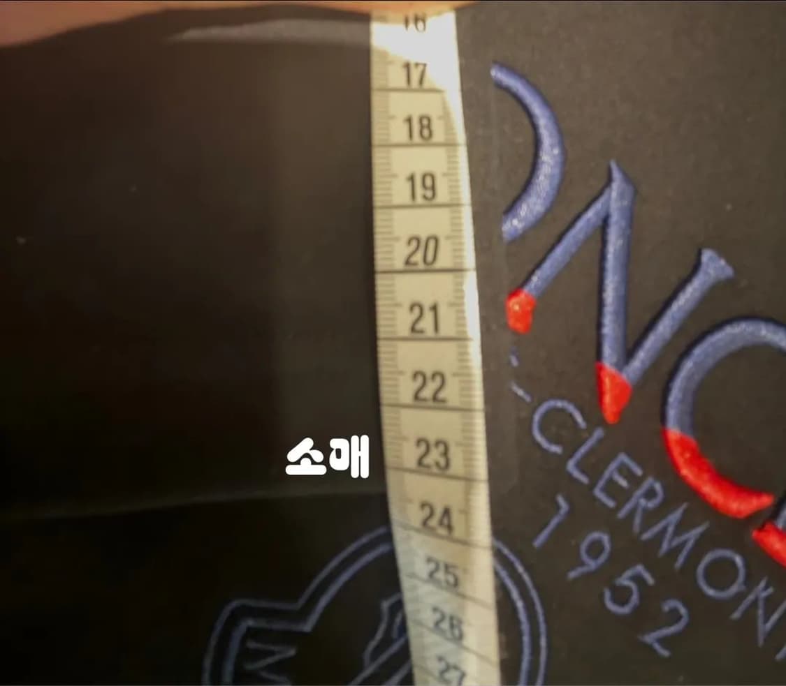 몽클 공용 자수 반팔티  상품이미지4