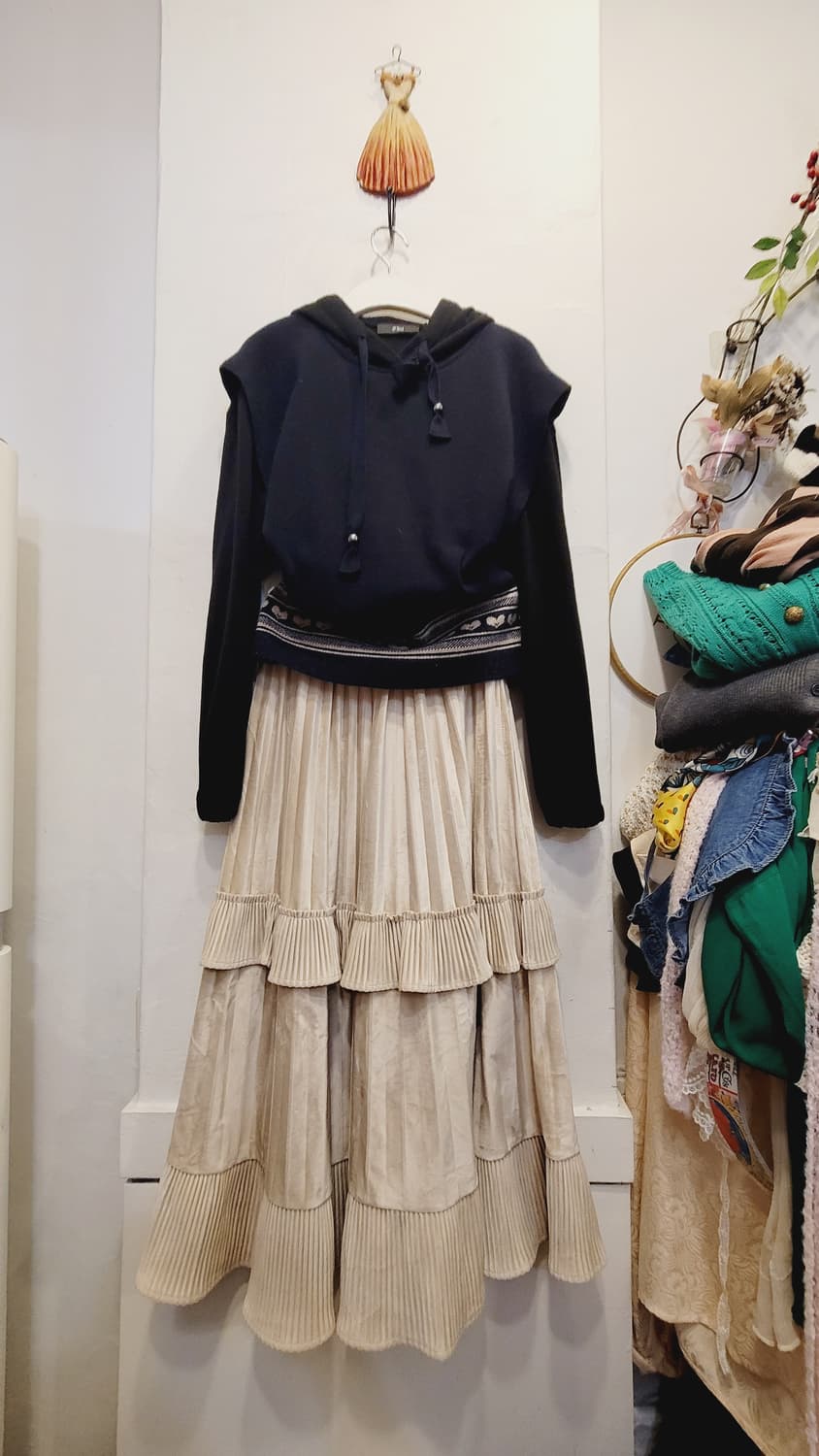 오즈세컨 레이어드 후드니트. 벨벳 캉캉 스커트 상품이미지1