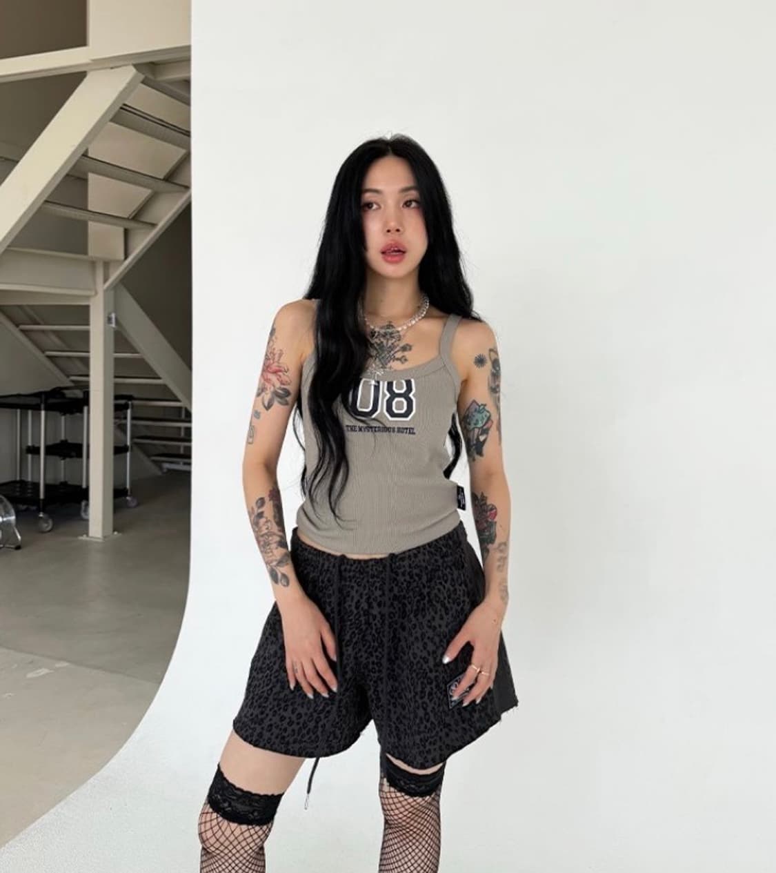 더미스테리어스호텔 컷오프 스웻 쇼츠 상품이미지2