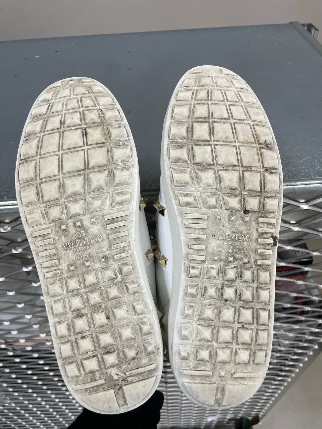 발렌티노 락스터드 스니커즈 37 상품이미지6