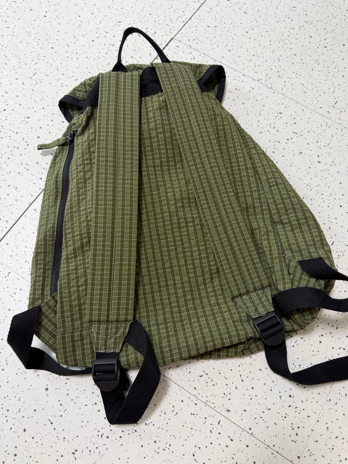 썬러브 Explorer Daypack Olive Grid 백팩 상품이미지3