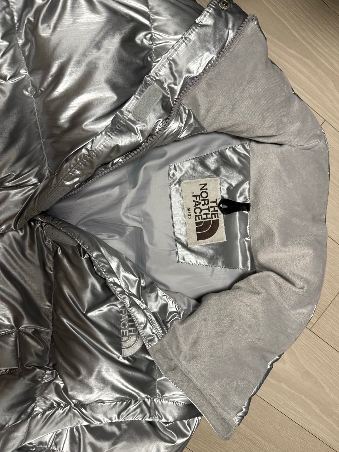 노스페이스 패딩 화이트라벨 글로시 다운자켓 실버 상품이미지5