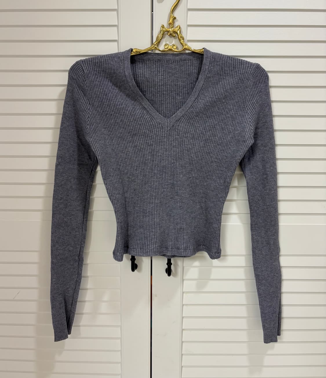 크롭 슬림 골지 브이넥 니트 그레이 니트티 상의 상품이미지1