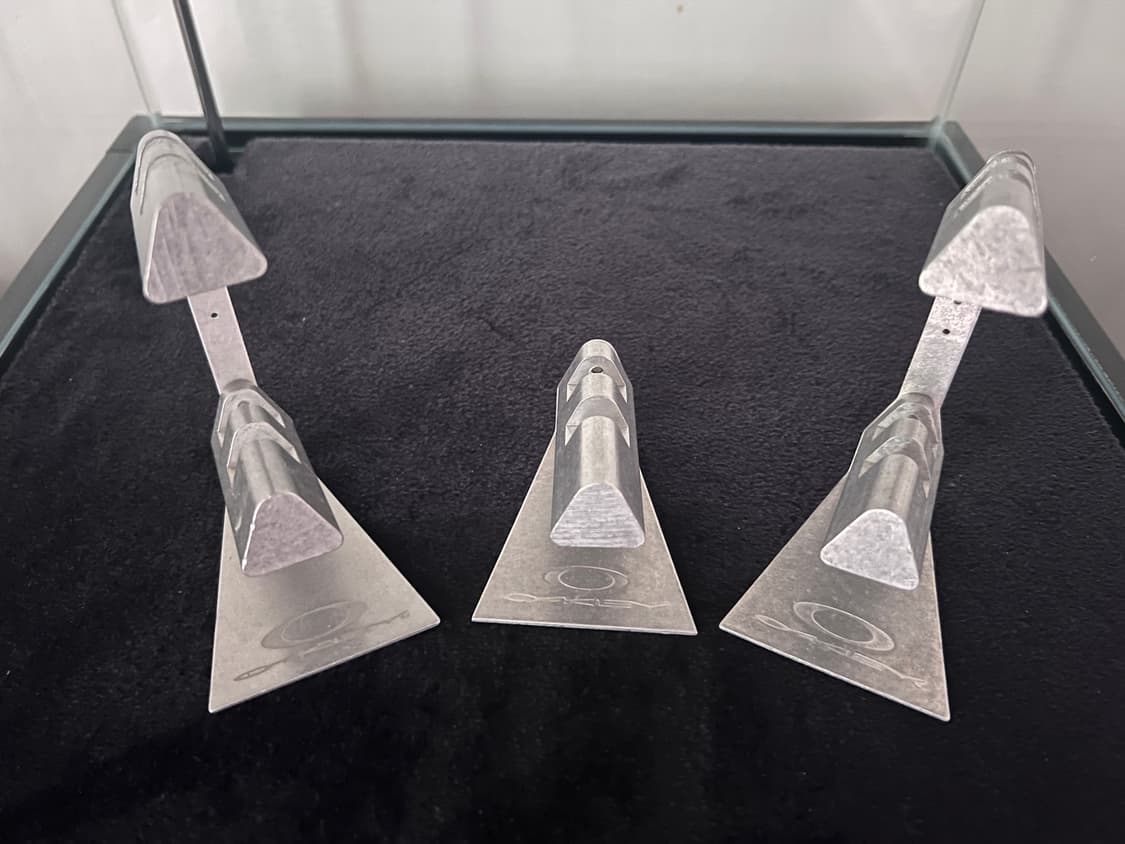 오클리 엑스메탈 1-tier, 2-tier Stand 상품이미지1