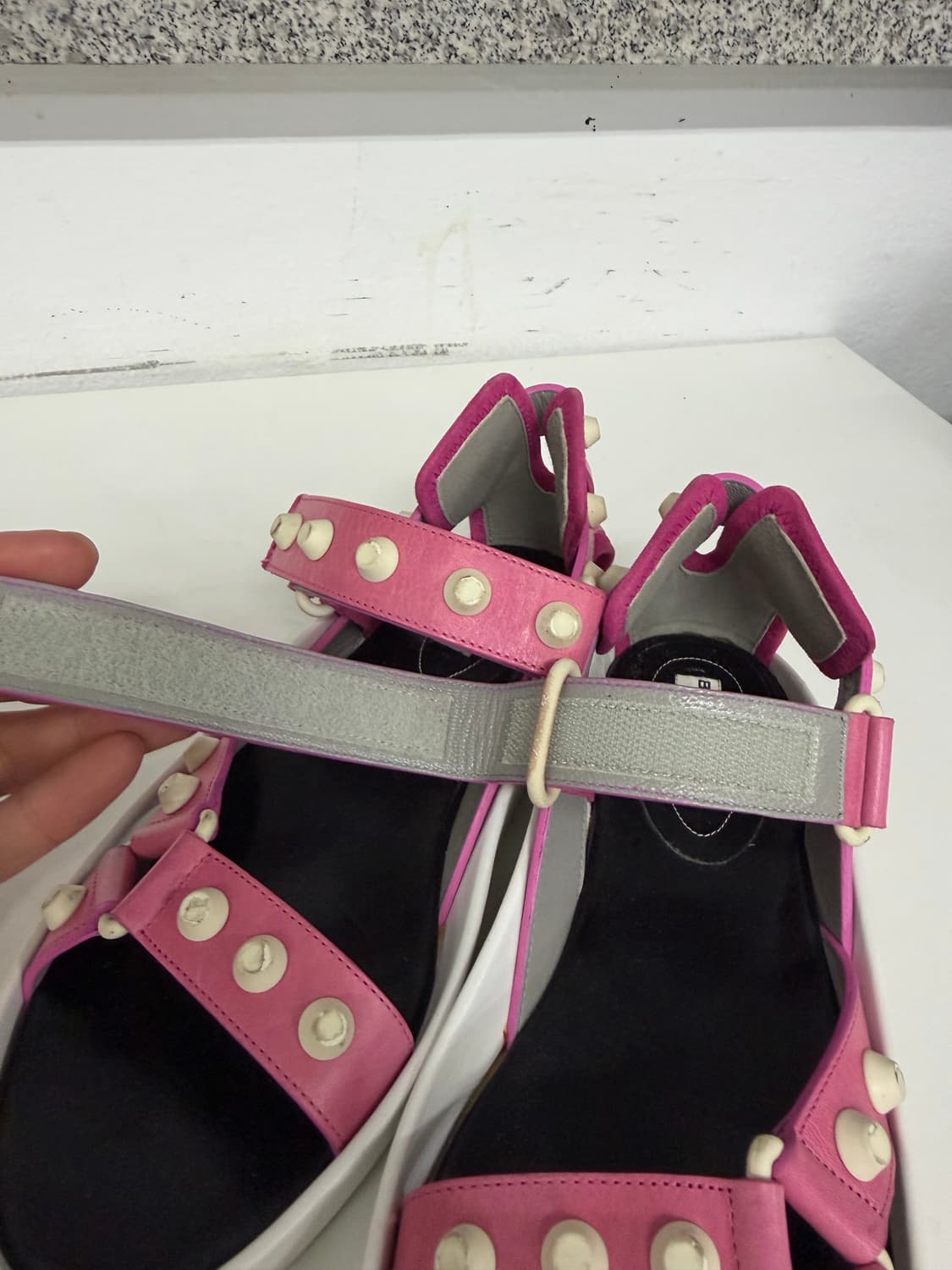 정품) 발렌시아가 핑크 스터드 샌들 36.5 상품이미지8