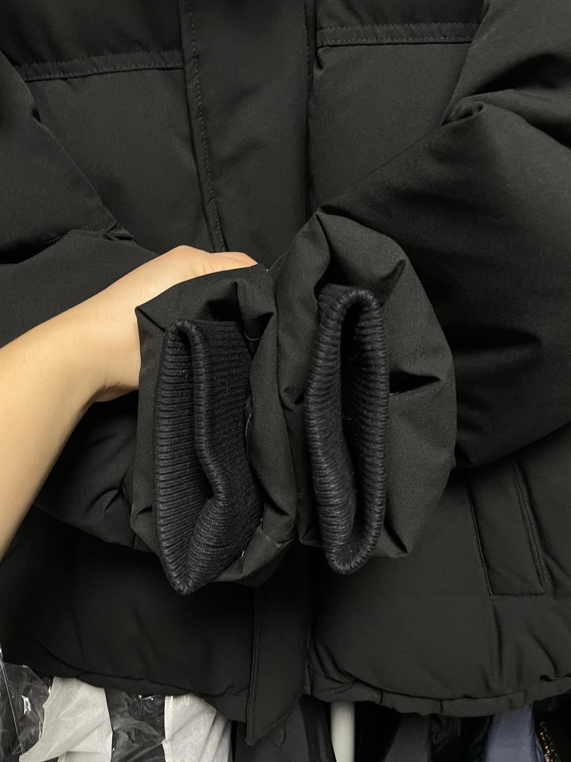 [XS-S사이즈] 아미 하트 로고 패치 오버핏 숏 다운 패딩자켓 상품이미지4