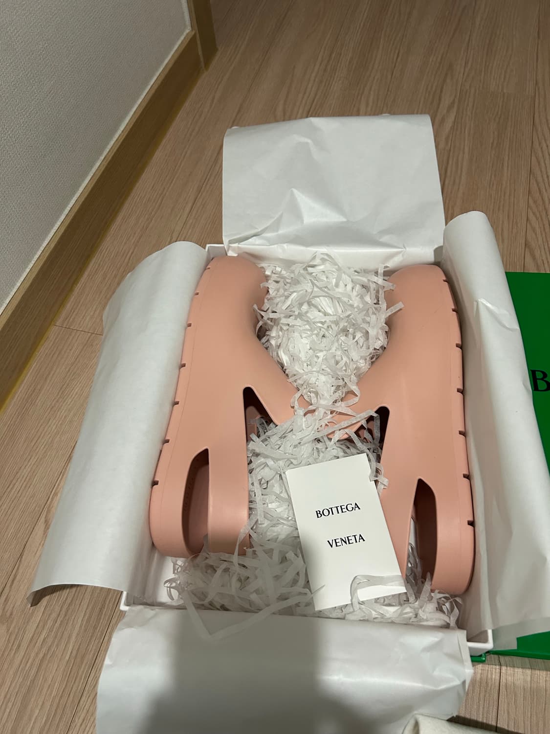 새상품) 보테가베네타 퍼들 샌들 상품이미지1