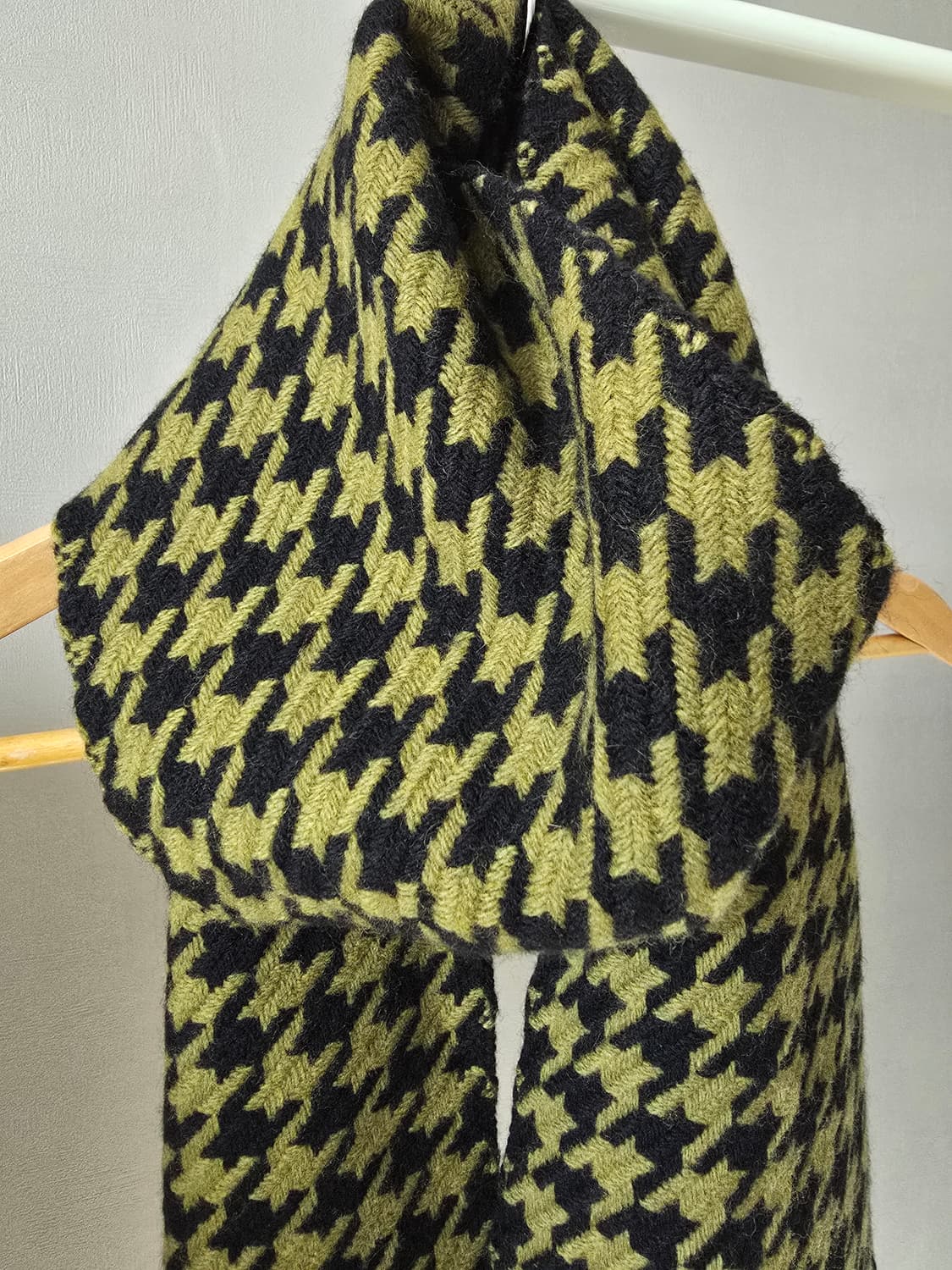 마가렛호웰 올리브그린 블랙  하운드투스 울 머플러 상품이미지4